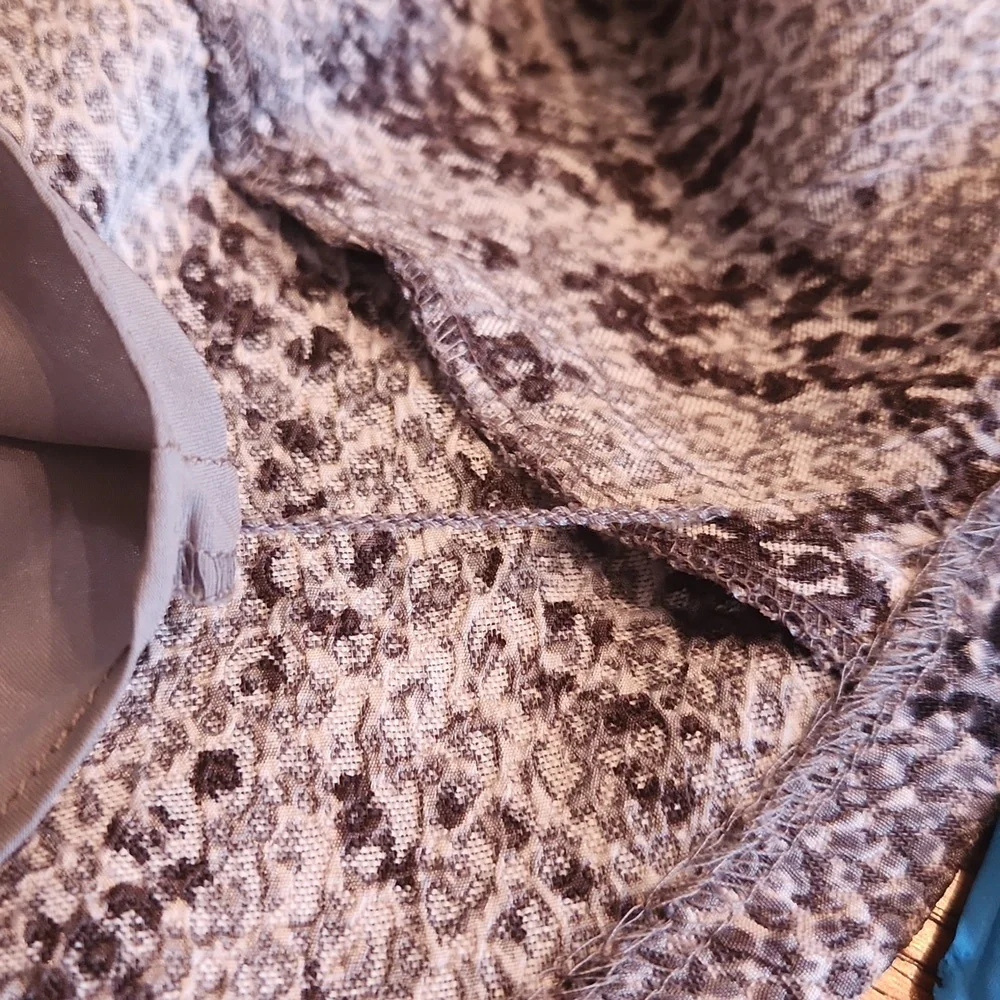 28. Ann Taylor,  Women's dress Petite,  Size  OP,  Snake skin design - Picture 9 of 11